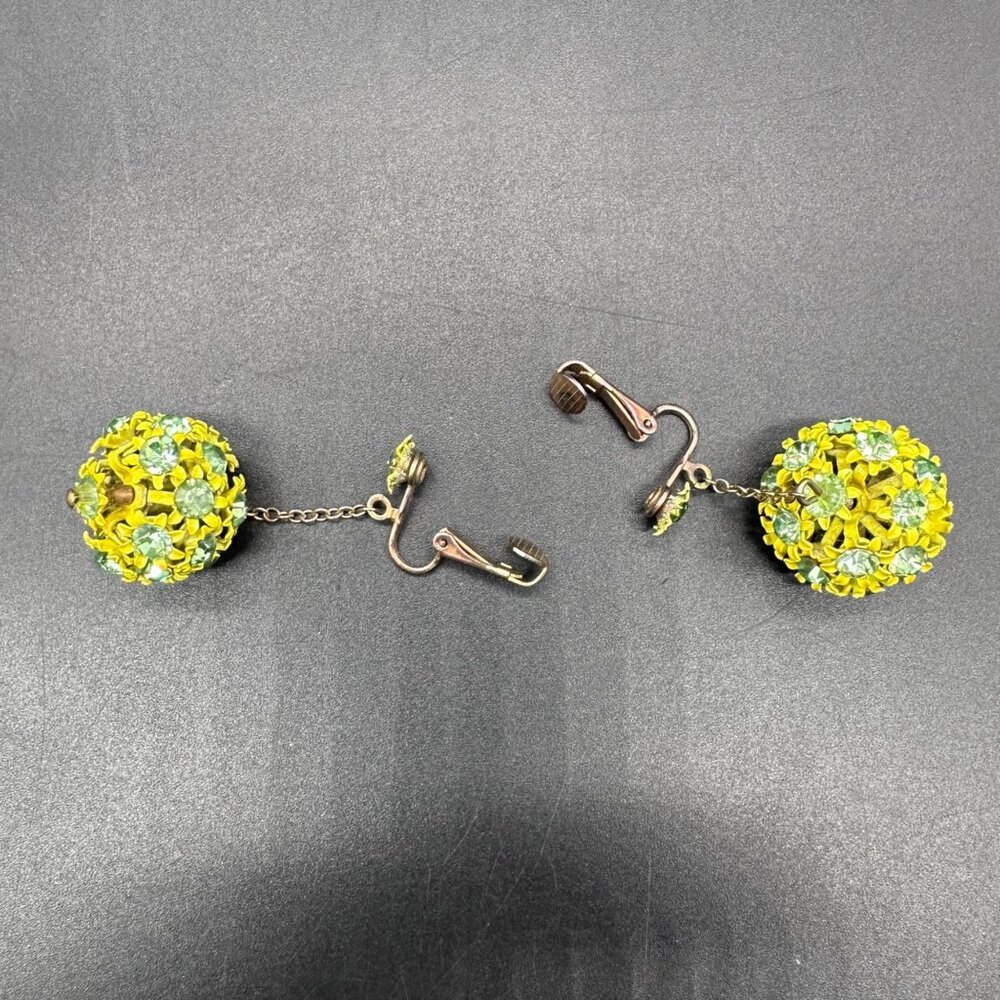 Vintage Clip On Earrings 1960s Flower Power Yellow Green Floral Dangle Drop Ball - Picture 4 of 6